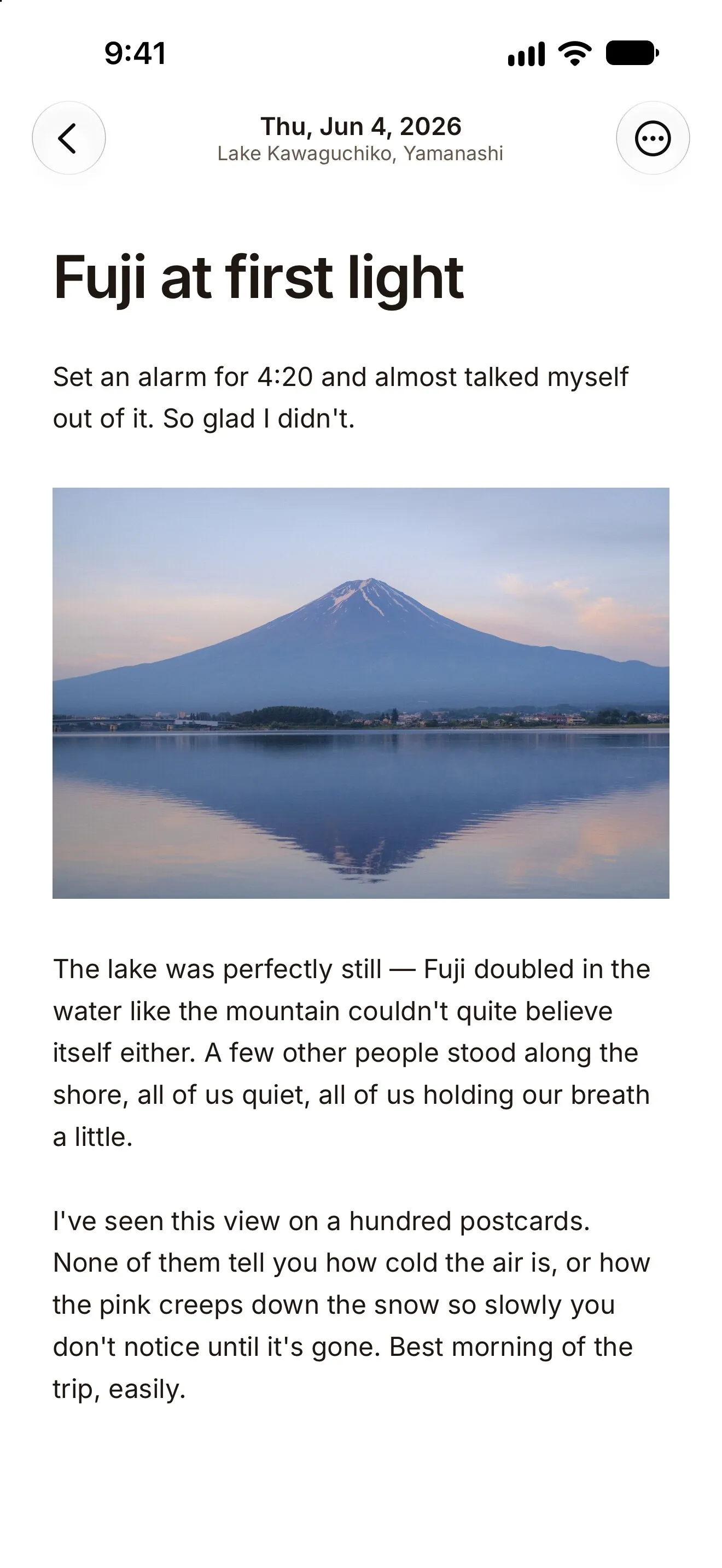 Cozy on iPhone: an entry with a photo of Mount Fuji.